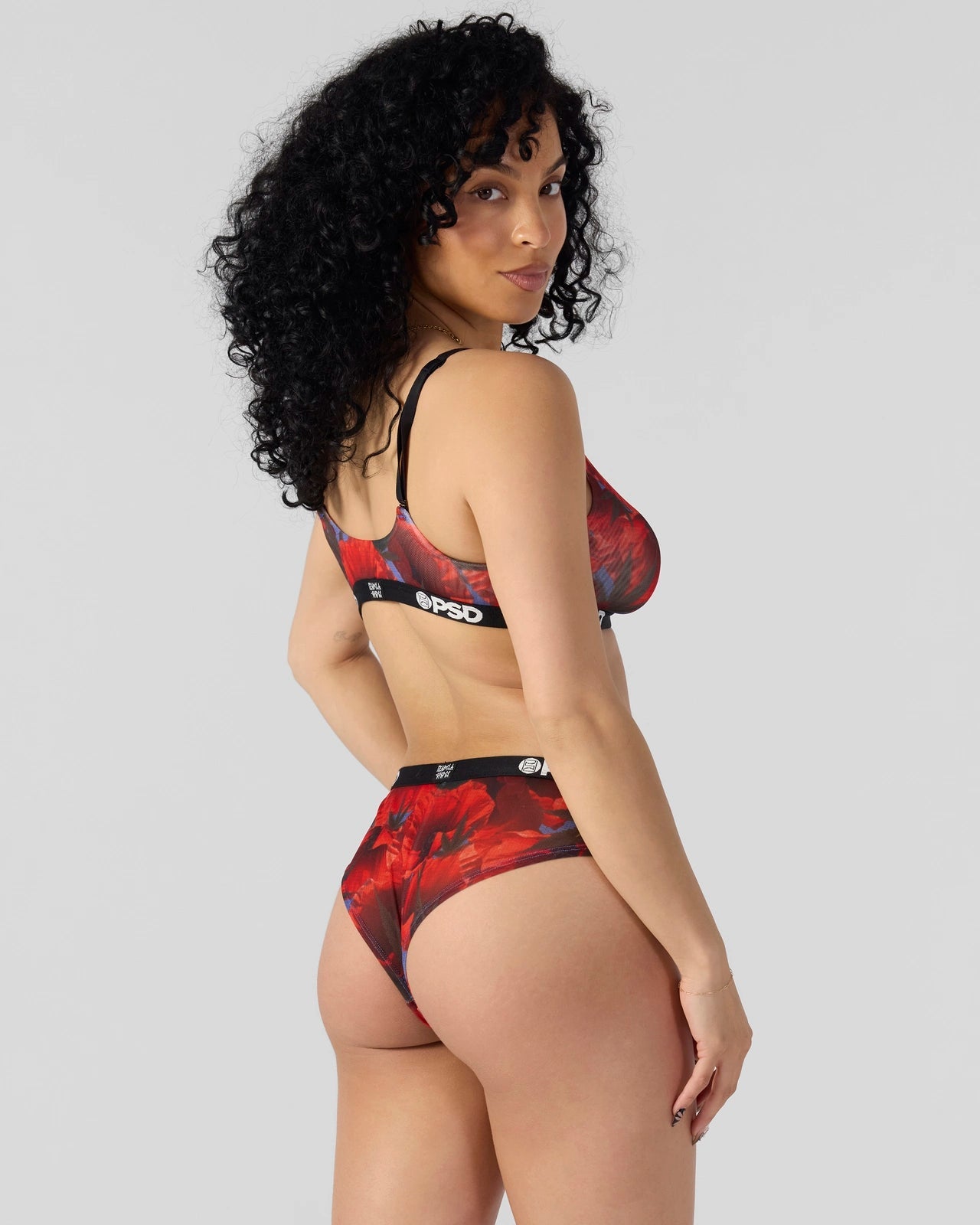 Izabela Guedes - Poppy High - Image 4